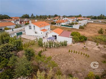 Detached house for sale, located near Óbidos, ready to move in