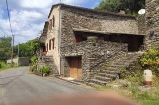 In Cevennes. Mas in stones on a parelle of terrian of
