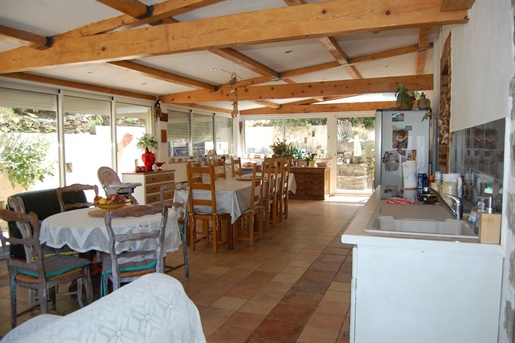 Saint Ambroix. Property combining charm and character on a plot of 1.5 hectares, embellish