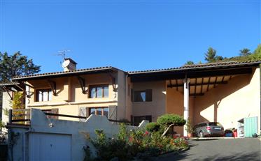 Villa de 4-faces, orientée plein sud avec piscine et vues dégagées sur les Pyrénées