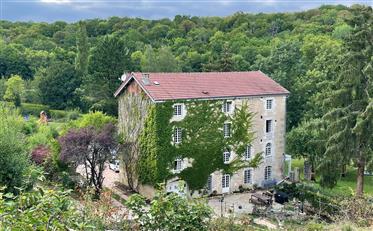 Beautiful French Mill, Guesthouse & 3 Hectares of River & Land