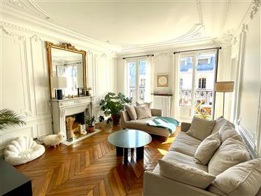 Vacker Haussmanian Lägenhet - 73m2 - Paris 10th