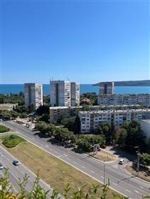 Панорамен четиристаен апартамент в град Варна-България,район...
