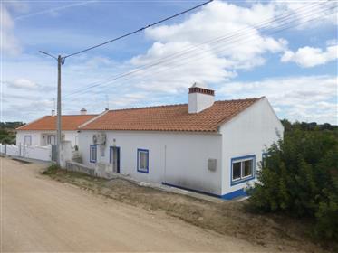 Pequeña granja en Alentejo, Portugal, 2 659 m2 (0.66 acres) y casa