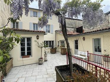 Saintes Rive Gauche Town house with 4 bedrooms, garages, terrace.
