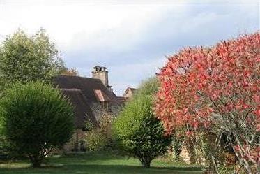 Grande casa na vila bela em Dordogne