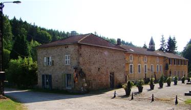 Antiguo convento en venta en las bajas montañas de Vosges. A...