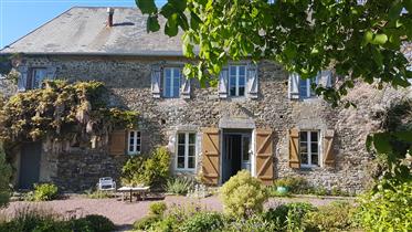Traditionnelle Maison De Campagne De Pierre Avec Gite Et Deu