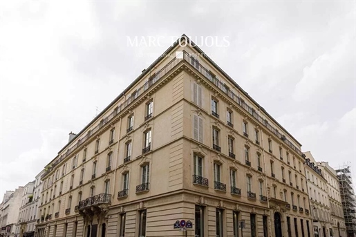 Paris Vii - Carré des antiquaires - Duplex avec balcon