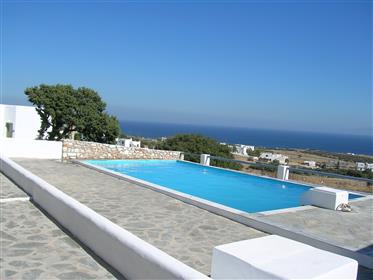 Apartamento com vista mar e piscina na ilha de Paros das Cíc...