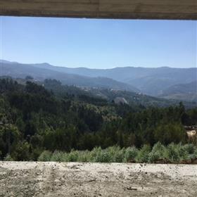 Nova casa de campo rústica com belas vistas da Serra