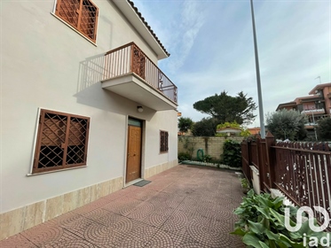 Sale Detached House / Villa 150 m² - 5 rooms - Rome