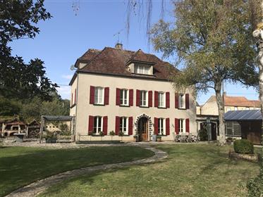 Hus till salu nära Auxerre