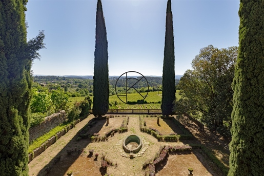 Vivenda: 650 m²