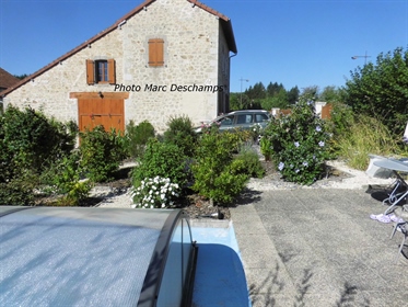 Detached renovated house, 3 bedrooms, ~ 105m2 of living space, on 270m2 with swimming pool