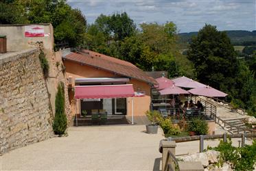 Negócios a retomar: 2 chalés e um espaço comercial em Belvès, no coração do Périgord Noir