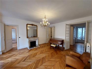 Försäljning lägenhet 10 rum 221 m² Paris 6E 