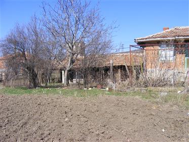 Yard with adjoining buildings in the village of Valchin, Sungurlare municipality