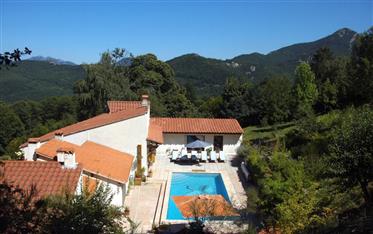Maison de campagne avec piscine et vue panoramique 