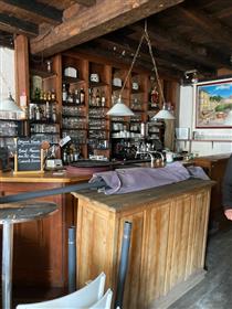 Bar- restaurant , lieu trés touristique 