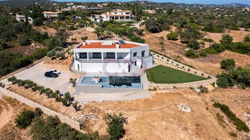 Recently built villa located in Loule