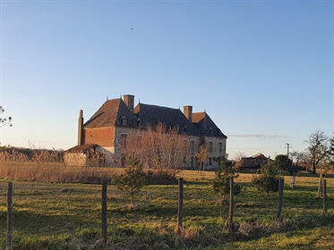 Chateau A Renover