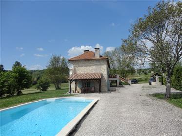 Maison en pierre avec piscine