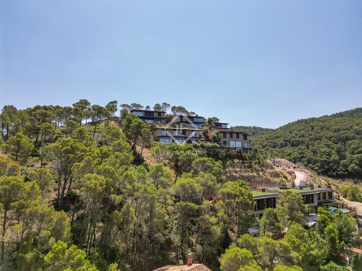 Albacsari Villas is an exclusive new development of luxury villas located in a private gat