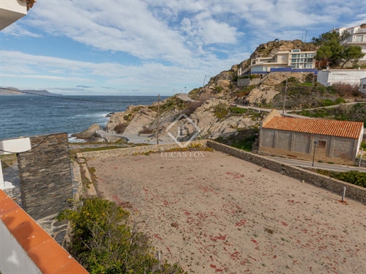 This singular property is found in a truly unique location occupying an entire hilltop of 