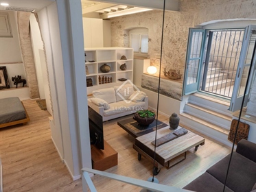 This fantastic loft has been totally refurbished recently respecting all the original feat