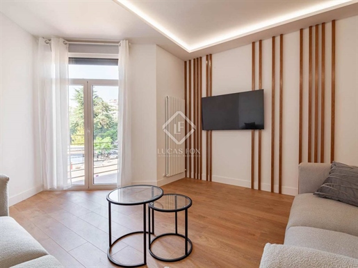 Lucas Fox offers this wonderful apartment of 127 m², recently renovated, which will be del