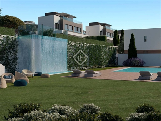 Cosmopolitan style 3-bedroom villa with magnificent views from the rooftop to the Mediterr
