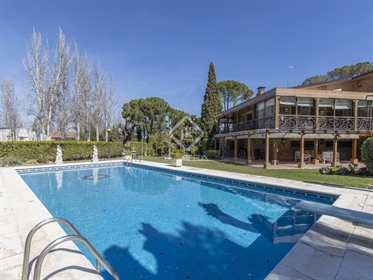 Lucas Fox is pleased to present this impressive villa designed and distributed over two fl