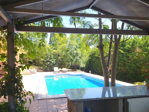 Lucas Fox presents this wonderful villa with open views in one of the best areas of San Lo
