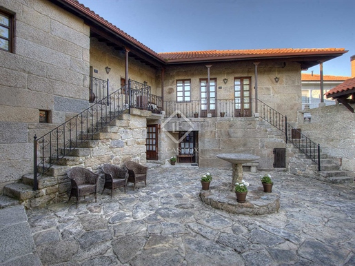 In Baltar, located a 45-minute drive to the city centre of Ourense, we find this fantastic