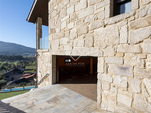 Encontramos esta encantadora villa a poca distancia del encantador pueblo de Tui. La vivie