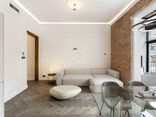 On the second floor of a classic building in Barcelona's Eixample, with a lift, located on