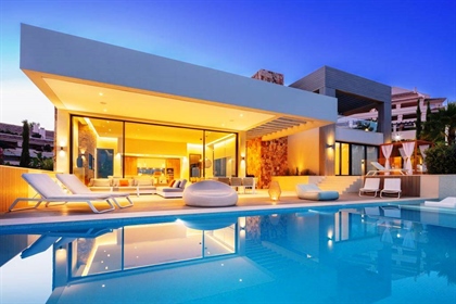 Marbella, Villa for sale of 595 Sq. Mt., New construction, Heating To floor, Energetic cla
