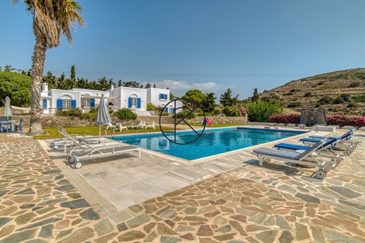 Cycladic villa facing the sunset and the island of Antiparos