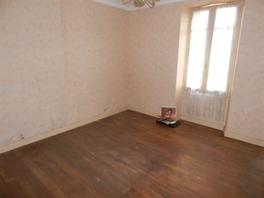 Large house to renovate 130 m2, plus loft to convert. Attached little house.