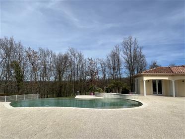 Luxury villa in rural setting, Sw France