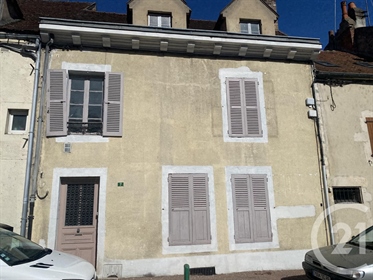 Clamecy maison de Ville proche bord de l'Yonne sur 3 niveaux entièrement rénovée (déco, is