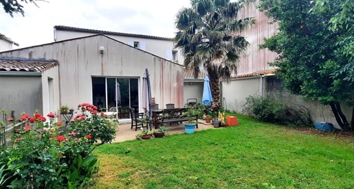 For sale, House 3 bedrooms 102m2, district Prieuré/Lafond, La Rochelle, Dpt Charente Maritime (17)