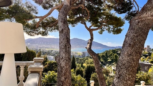 Dpt Bouches du Rhône (13), for sale Marseille 8Th Arrondissement P6 house of 200 m² - Land of 1,150.