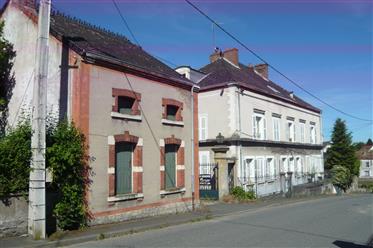 Casa bourgeois com casa de zelador e prédios