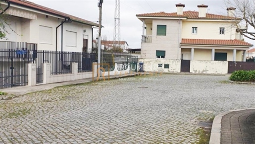 Land for construction of a house with 4 fronts in Folgosa with 506m2