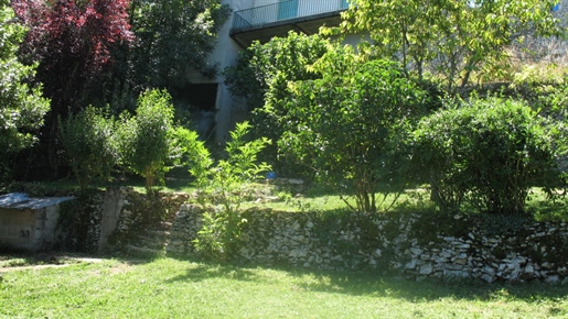 A vendre, Gramat centre - Pavillon de 1967 de type 3 avec garage et jardin.